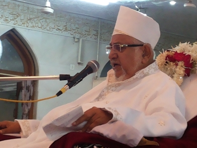 Huzoor-e-'Aali Saiyedna saheb (tus) at Nooraani Masjid during the 'Ibaadaat of Laylat ul-Qadr
